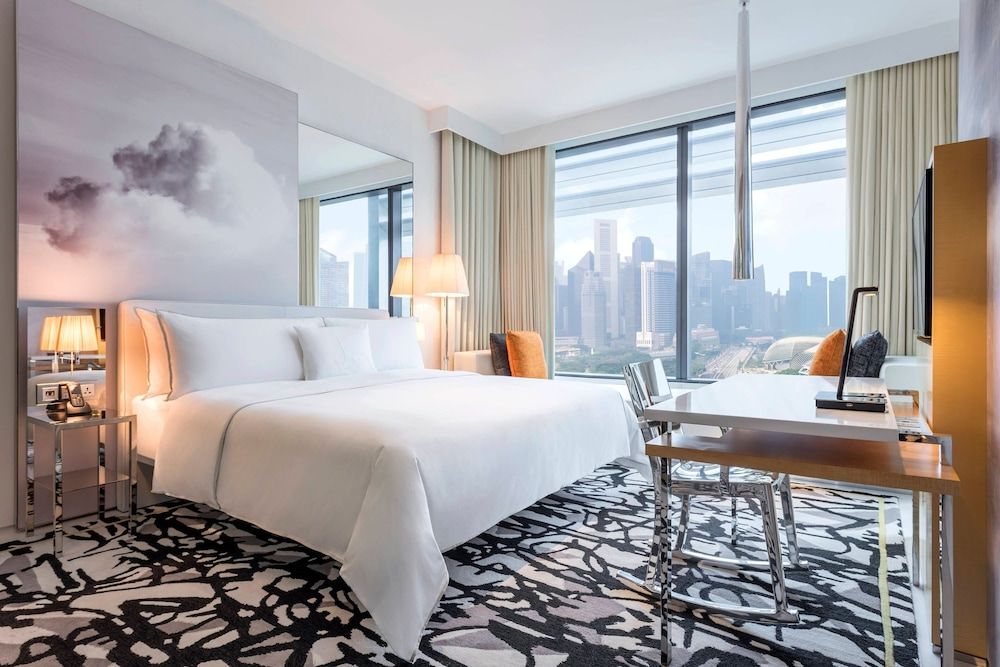 Club Deluxe Room, 1 King Bed, Non Smoking (Executive Lounge Access)