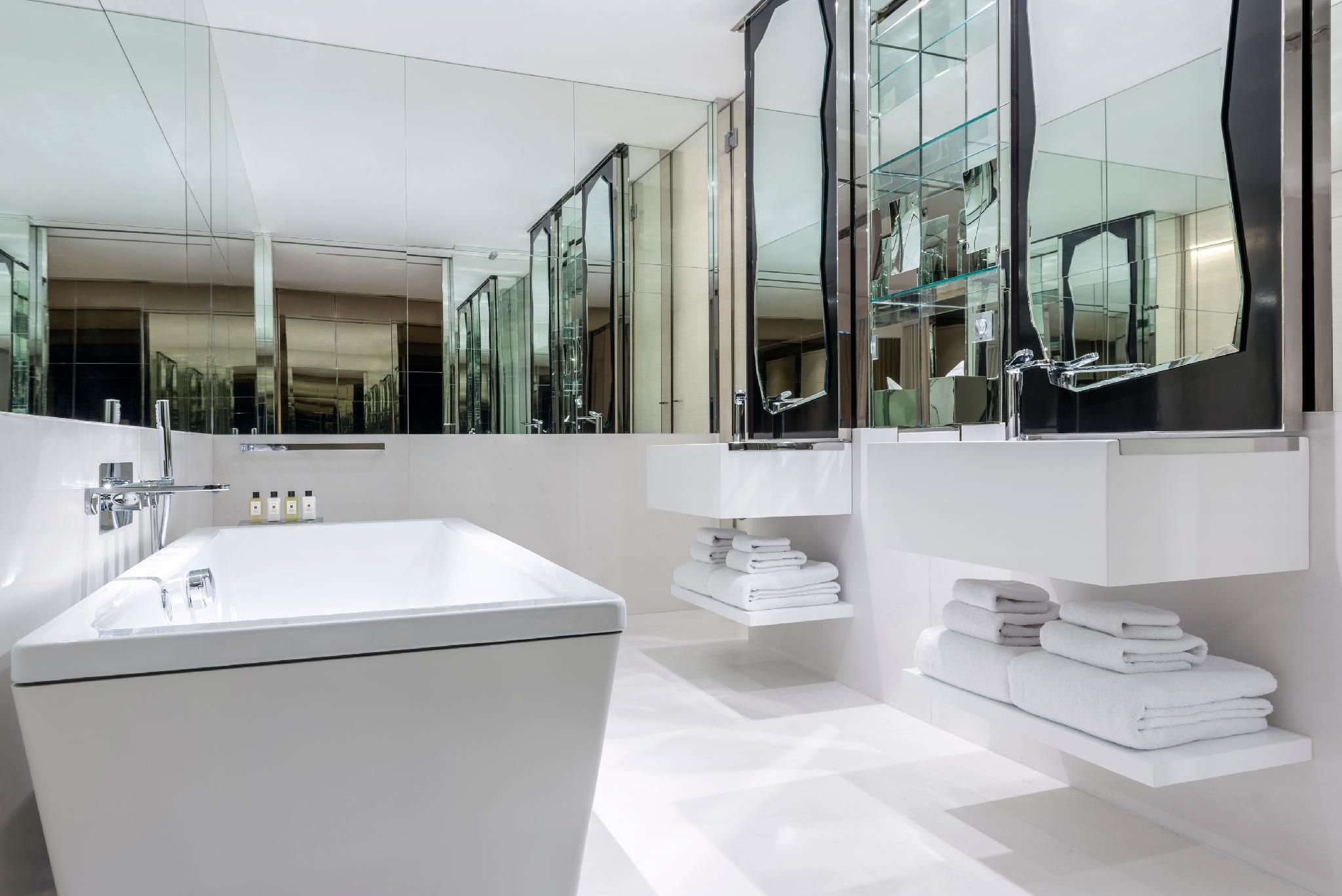 Presidential Suite, Executive lounge access, 2 Bedroom Presidential Suite, Marina Bay view