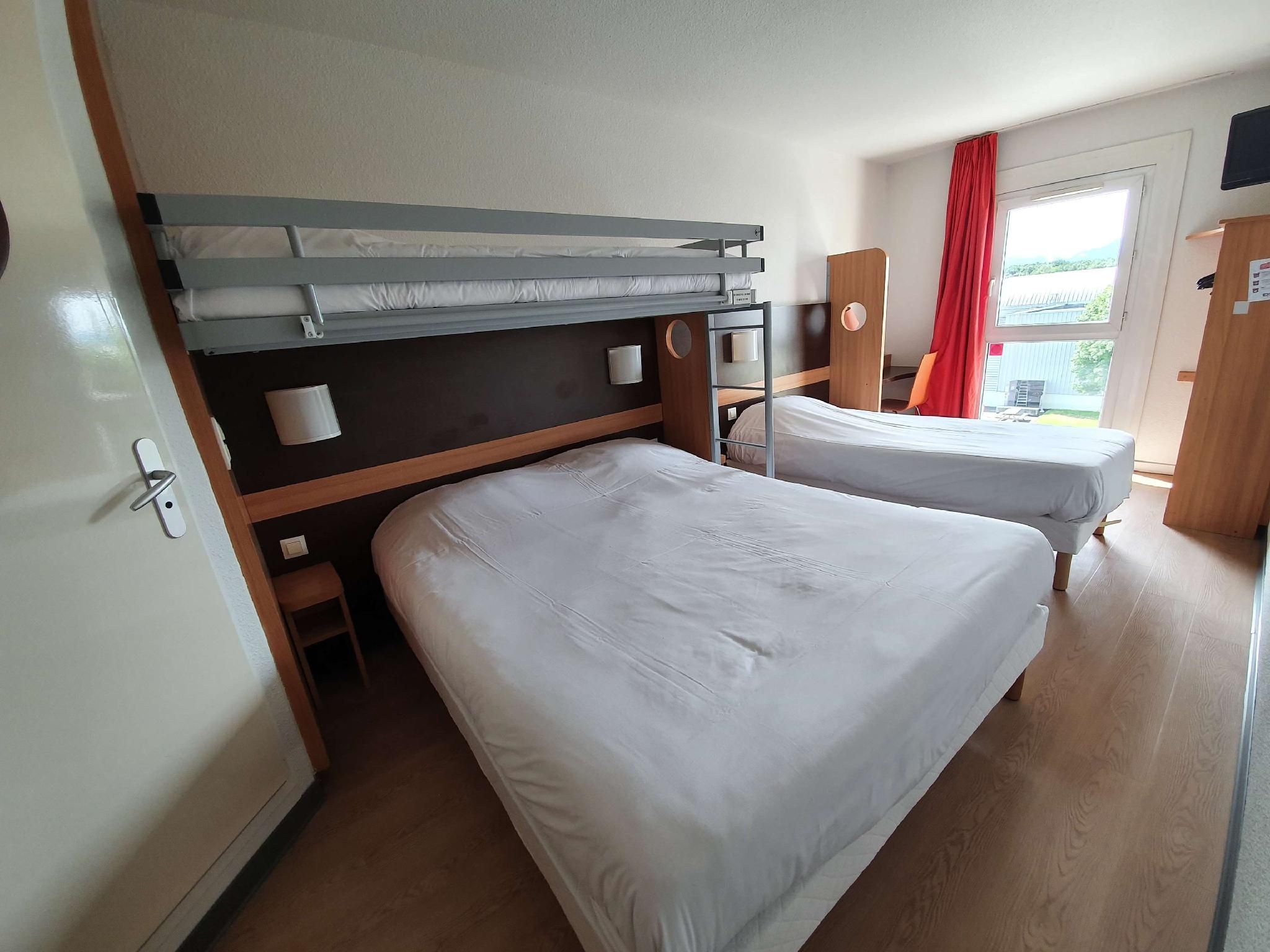 Standard Room - 1 Double Bed 2 Single Beds