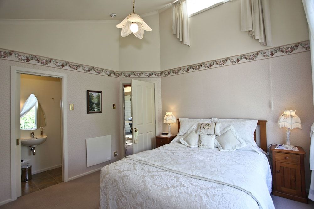 Honeymoon Suite
