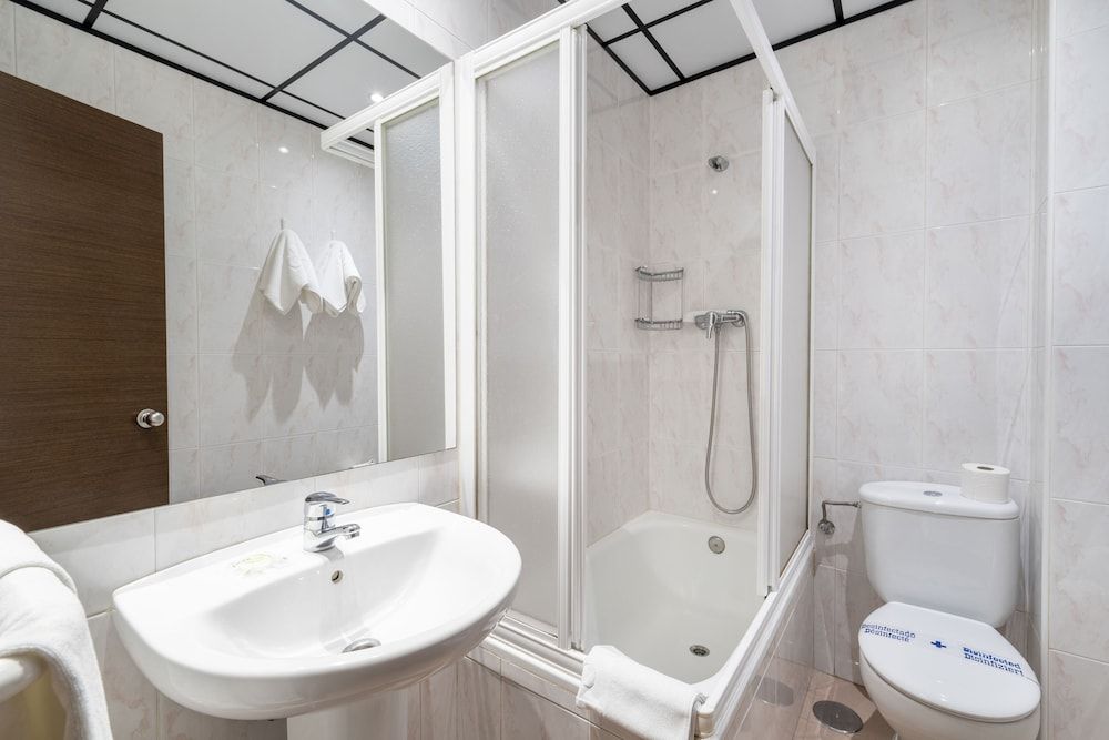 Hostal Ballesta Superior Double Room 11