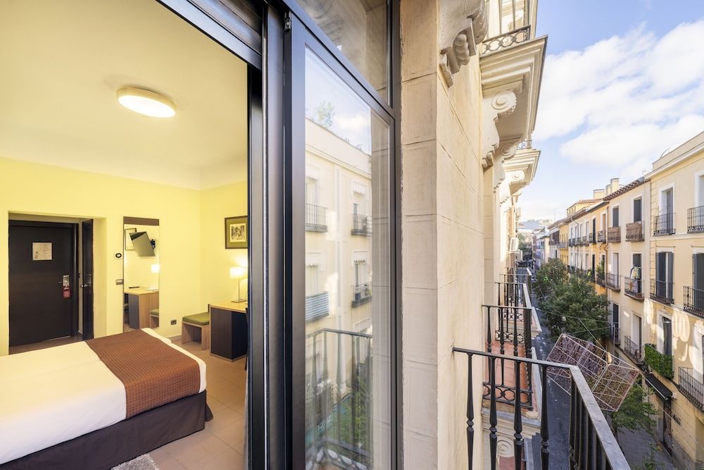 Hostal Ballesta Superior Double Room 8