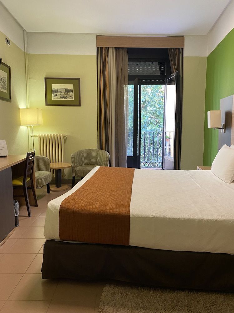 Hostal Ballesta Superior Double Room 5
