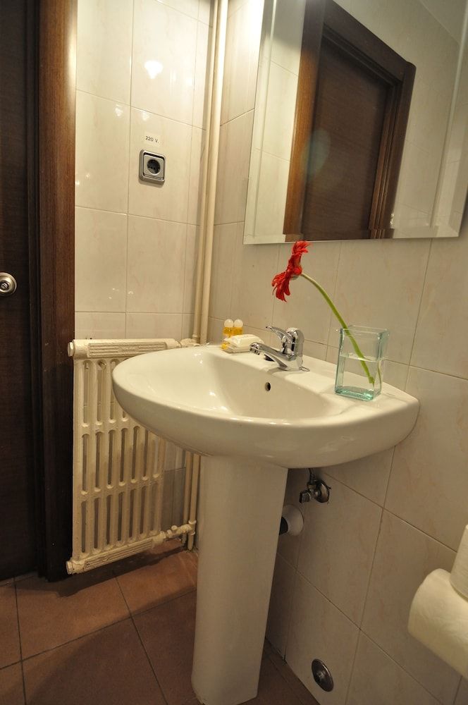 Hostal Ballesta Superior Double Room 12