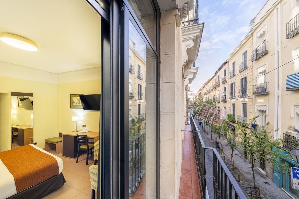 Hostal Ballesta Superior Double Room 9