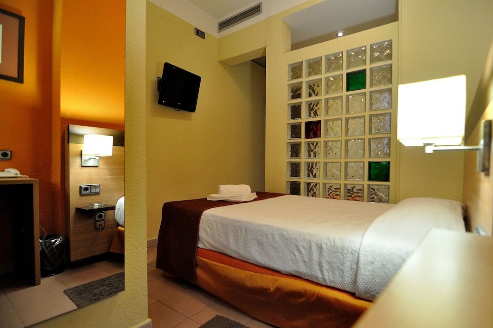 undefined Hostal Ballesta 3