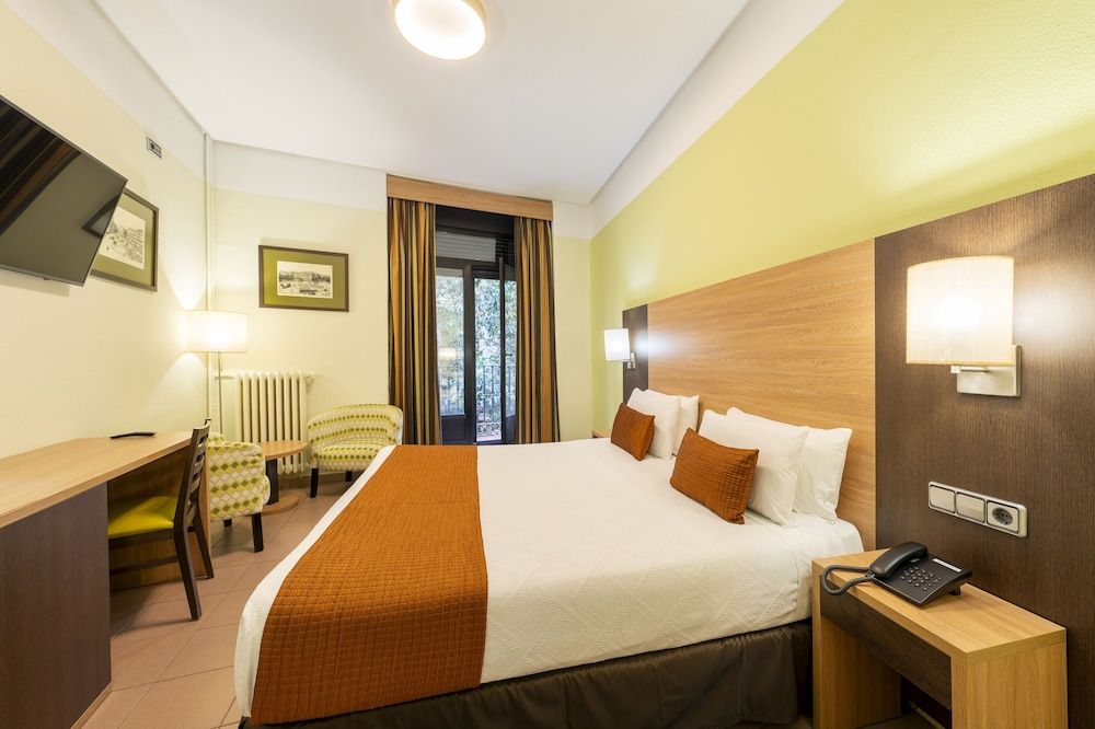 Hostal Ballesta Superior Double Room 4