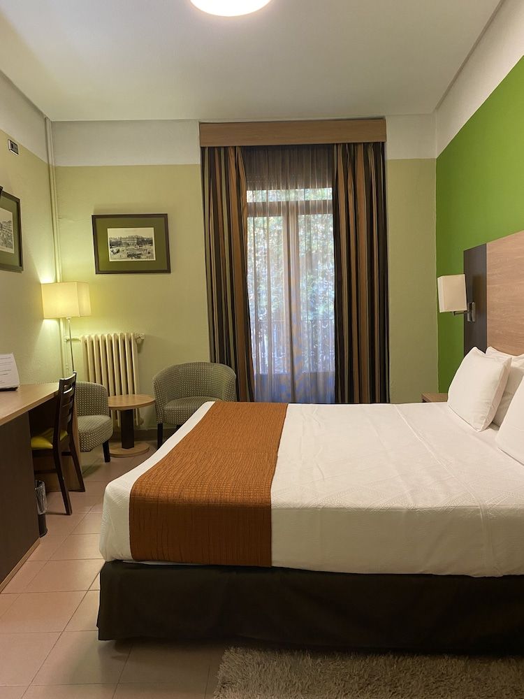 Hostal Ballesta Superior Double Room 7