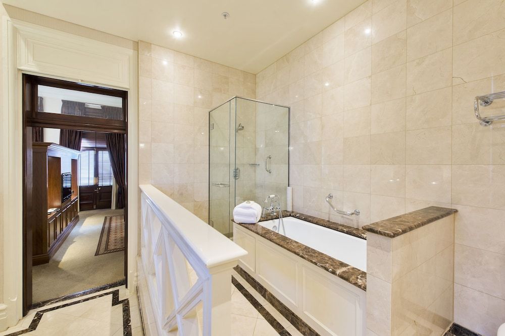 Treasury Brisbane Suite, 1 King Bed 8