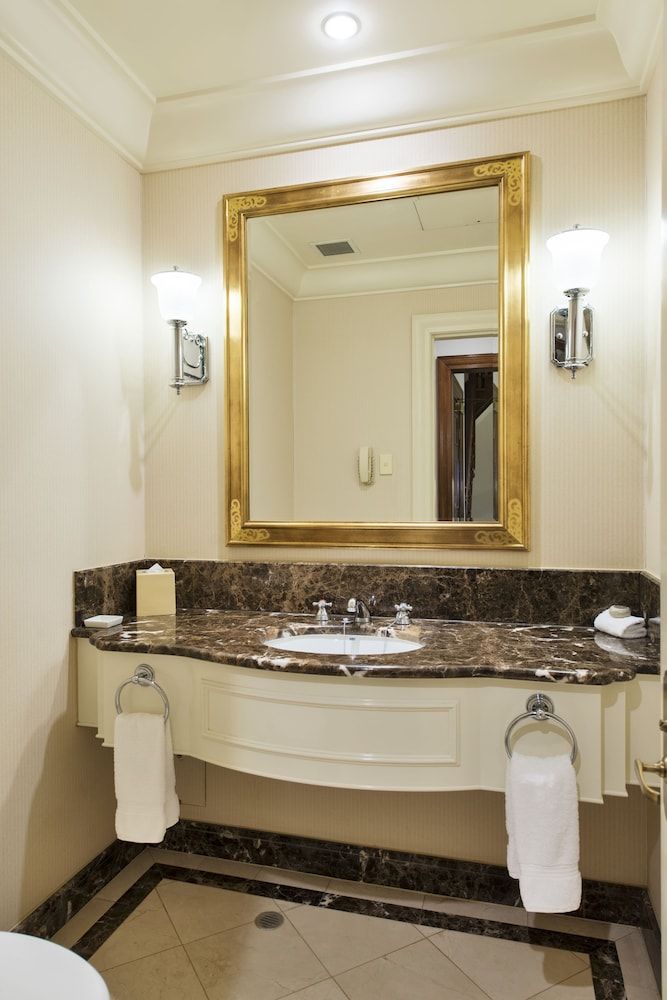 Treasury Brisbane Deluxe Twin Room 7