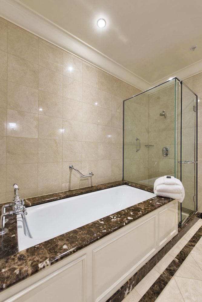 Treasury Brisbane Deluxe Twin Room 6