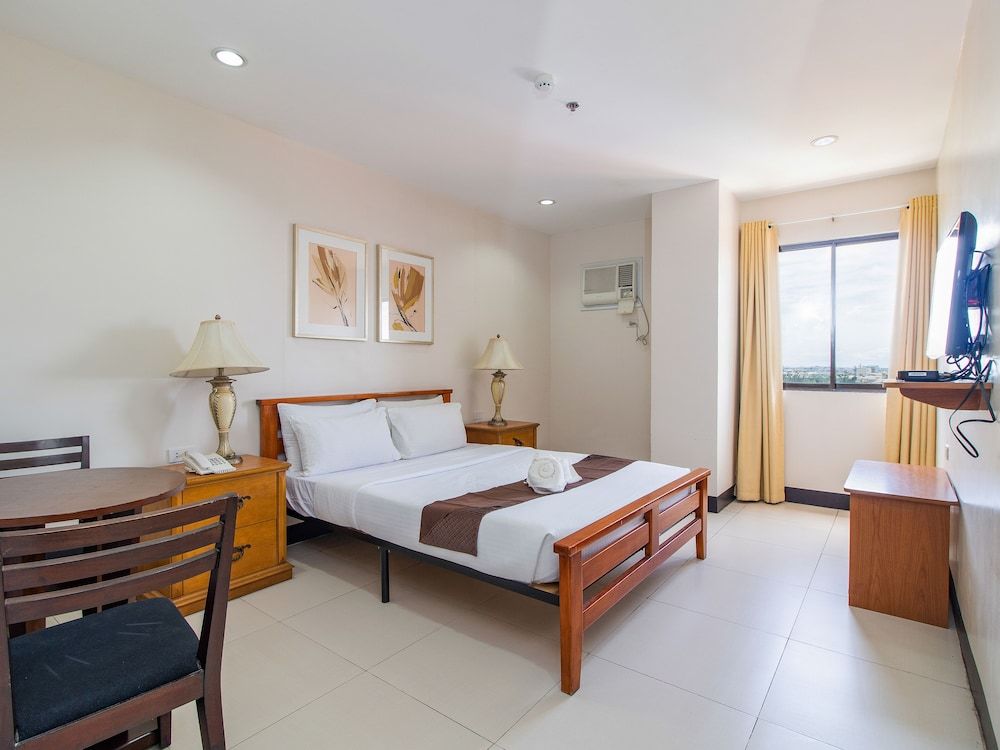 Main Hotel & Suites Standard Room, 1 Queen Bed 2