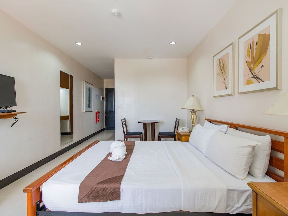 Main Hotel & Suites Standard Room, 1 Queen Bed