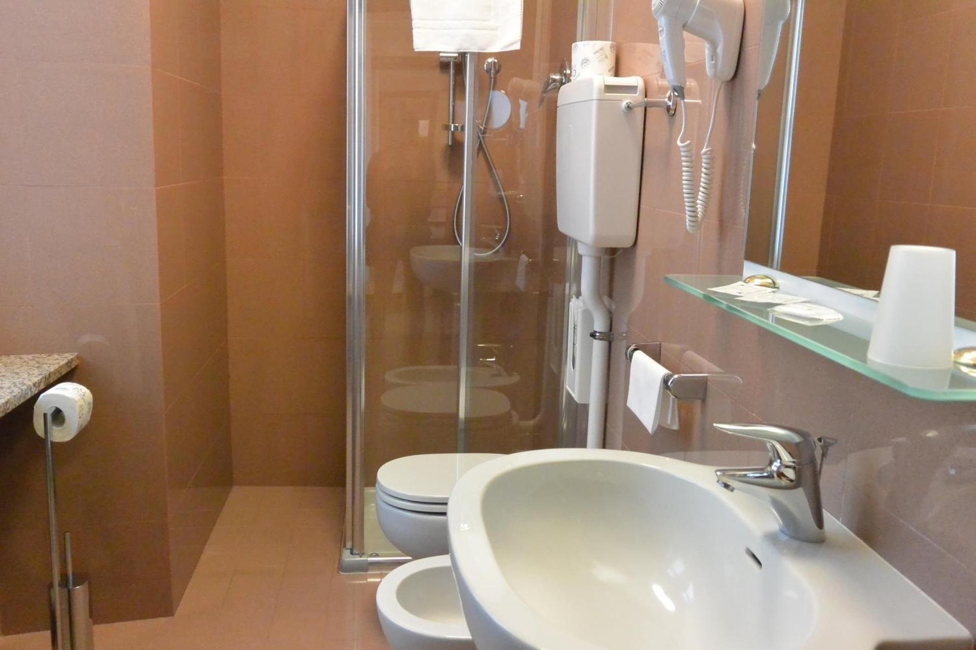 Le Petit Hotel Standard Triple Room 7