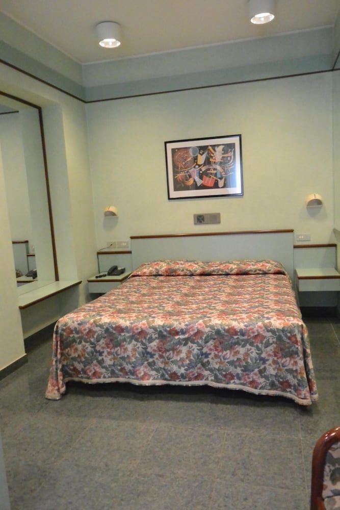 Le Petit Hotel Standard Triple Room 3