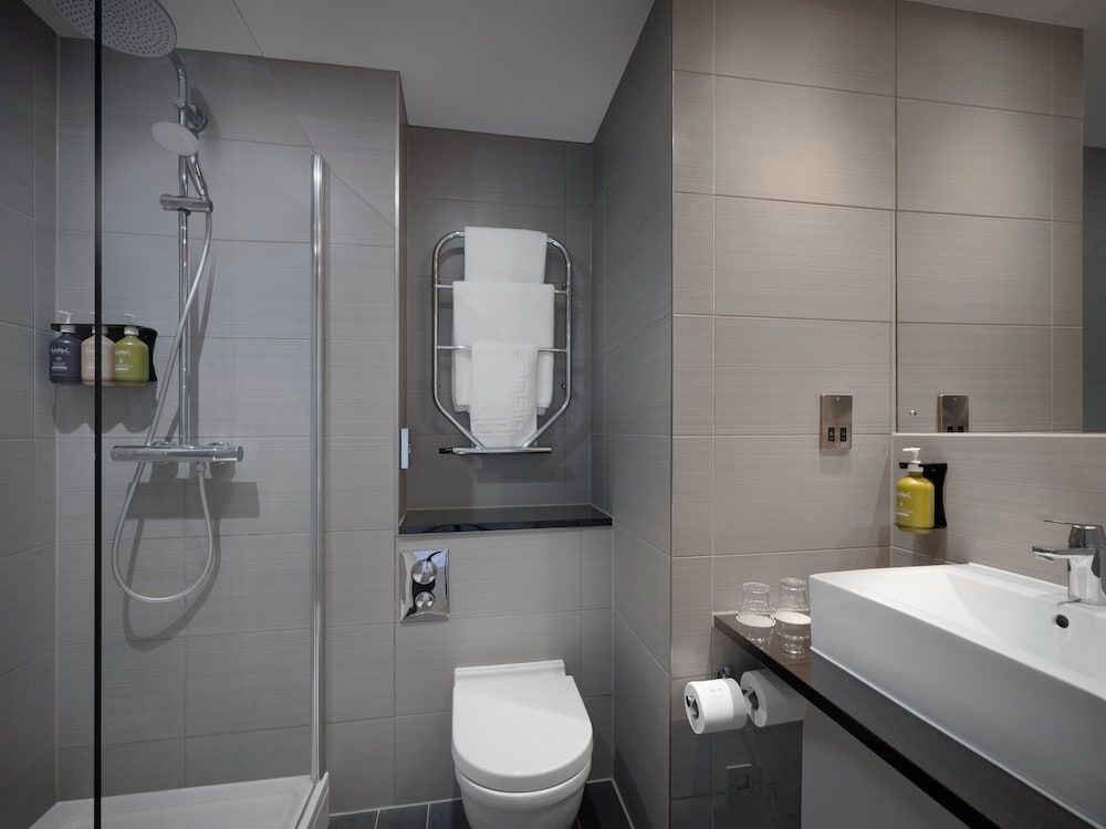 Premium Room, 1 King Bed (Racecourse View)