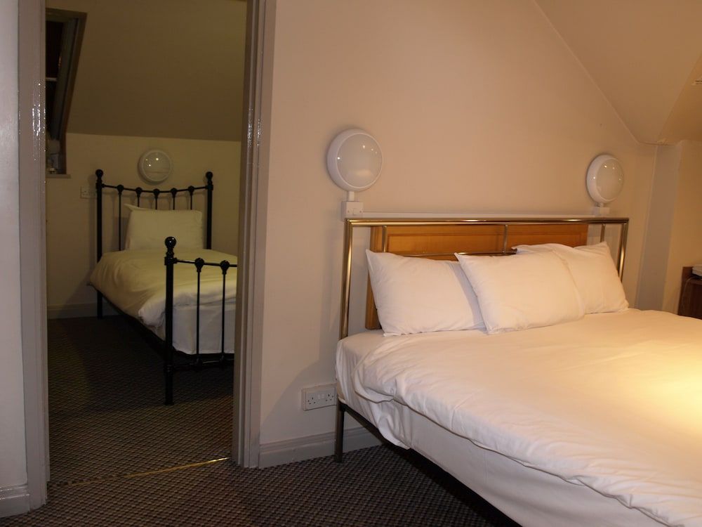 247 Hotel 2 Suites Room 6