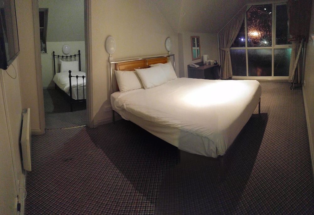 247 Hotel 2 Suites Room 5