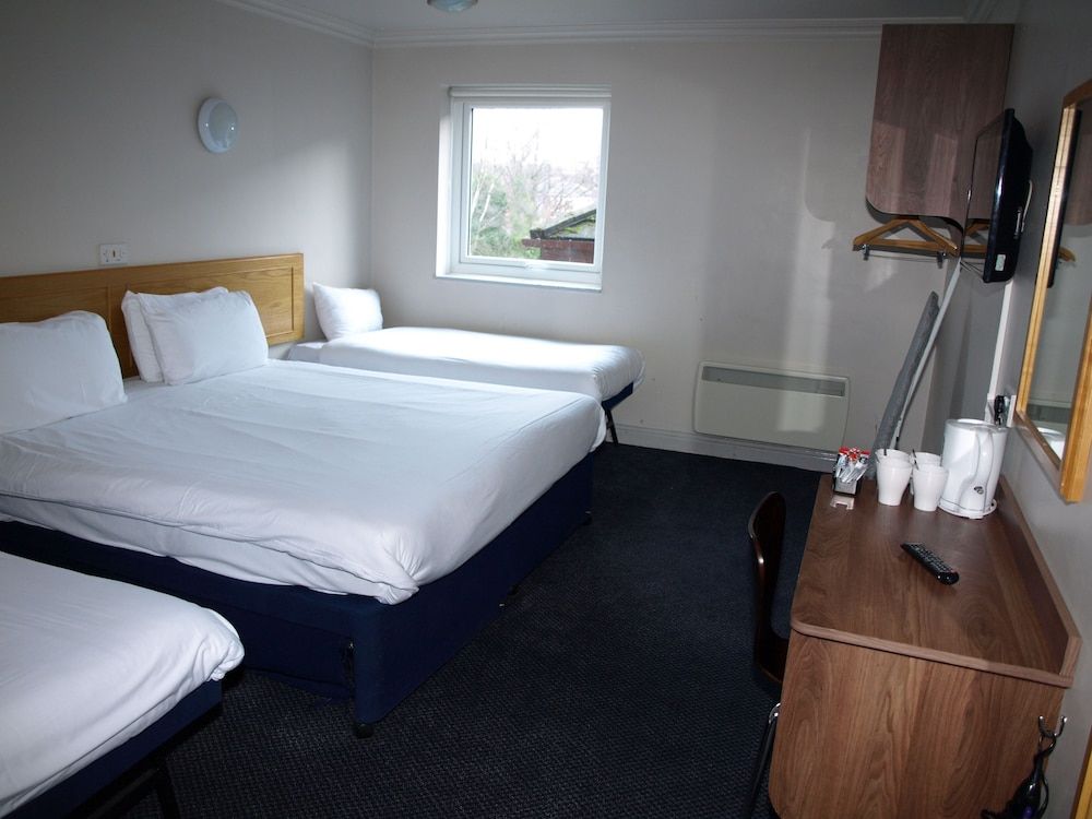 247 Hotel Quadruple Room 26