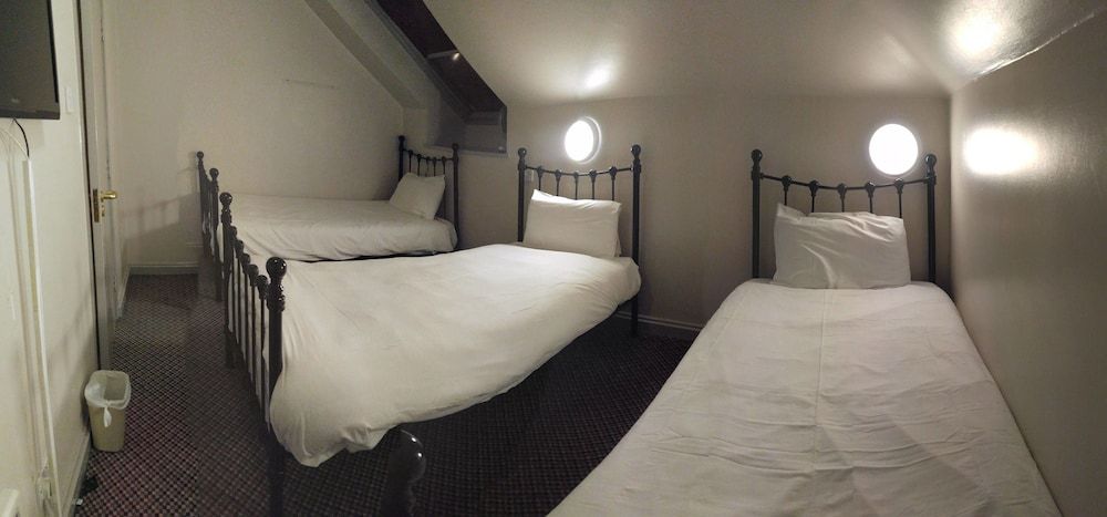 247 Hotel 2 Suites Room 3