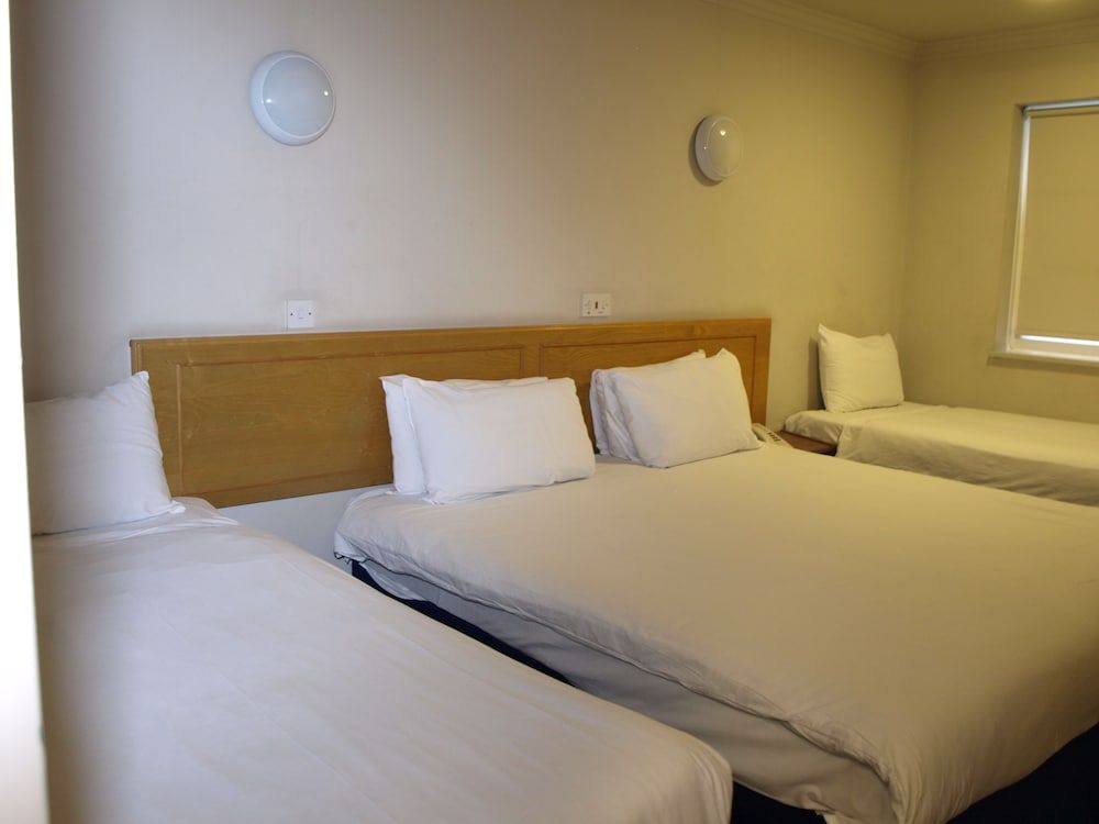 247 Hotel Quadruple Room 16