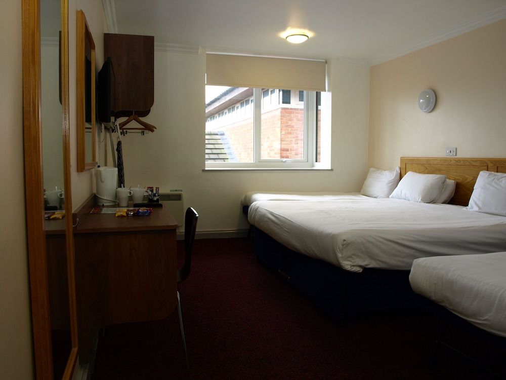 247 Hotel Quadruple Room 19