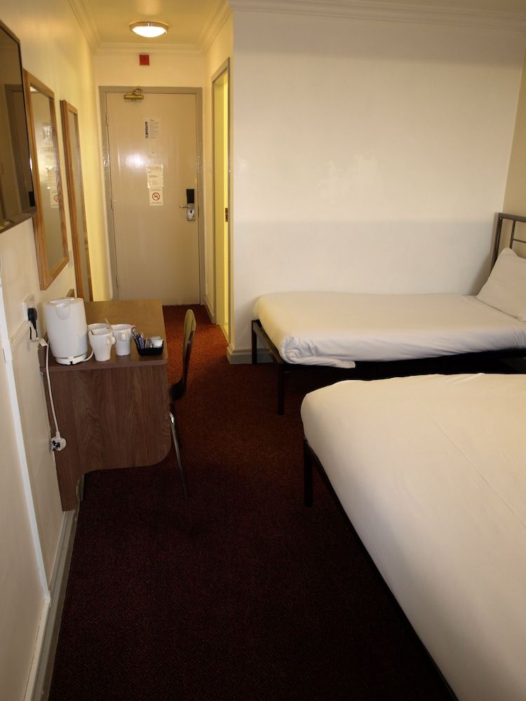 247 Hotel Twin Room 4