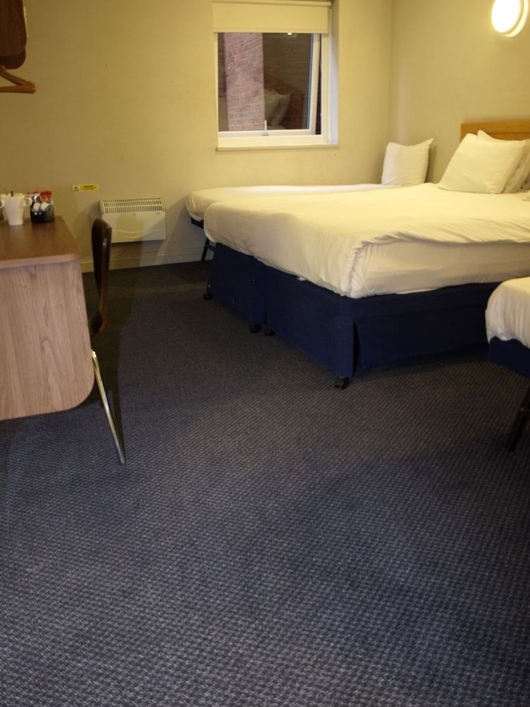 247 Hotel Quadruple Room 24