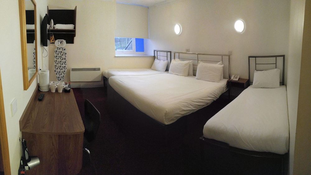 247 Hotel Quadruple Room 5