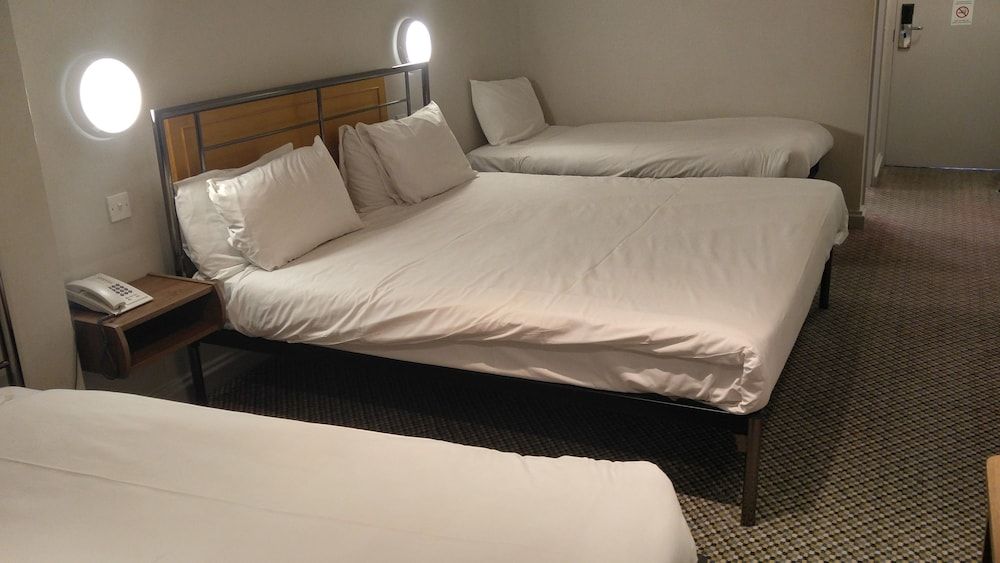 247 Hotel Quadruple Room 10