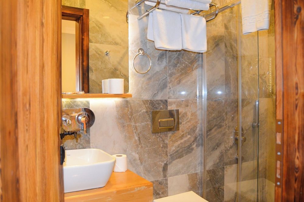 Akkan Hotel Standard Room 16