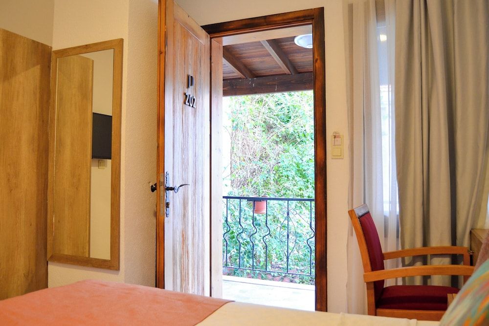 Akkan Hotel Standard Room 20