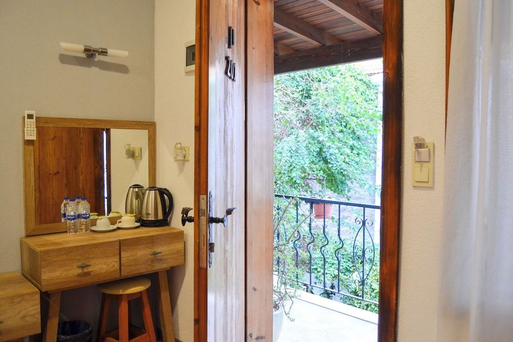 Akkan Hotel Standard Room 19