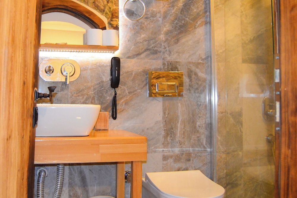 Akkan Hotel Standard Room 17