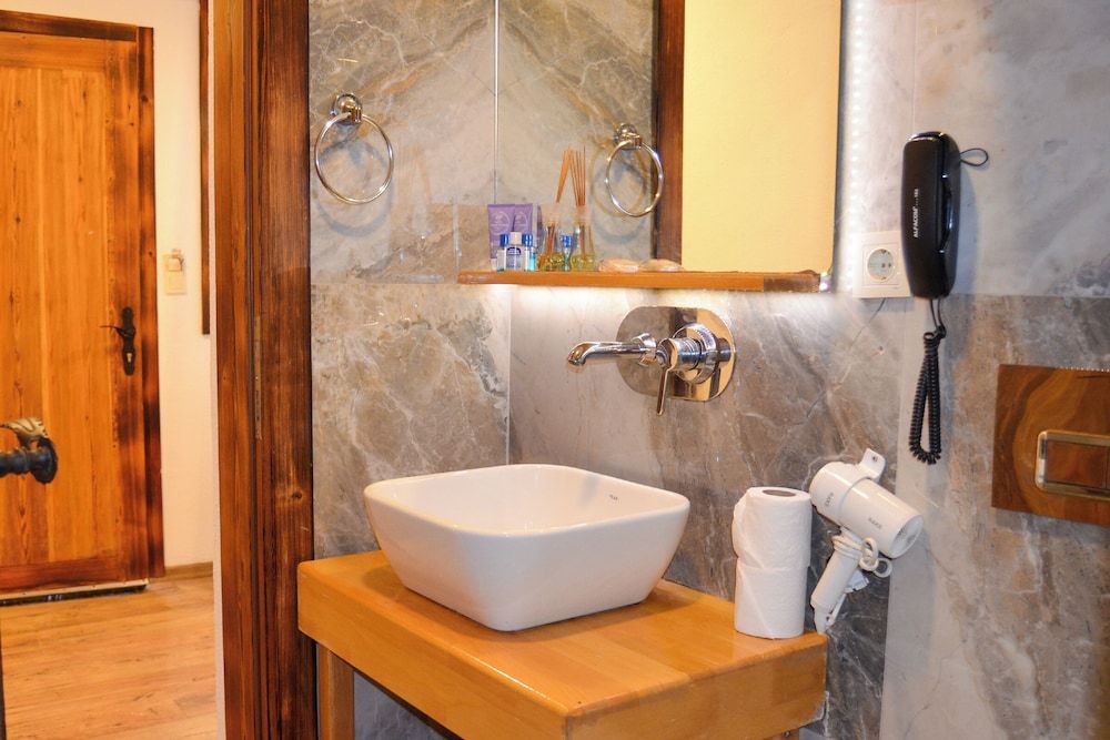 Akkan Hotel Standard Room 13