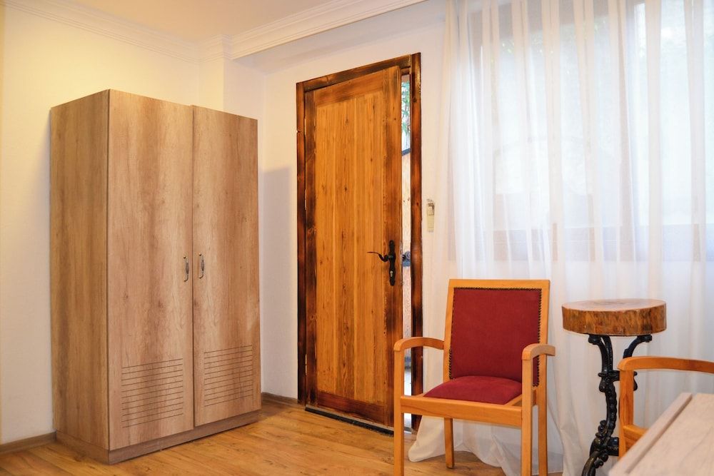 Akkan Hotel Standard Room 26