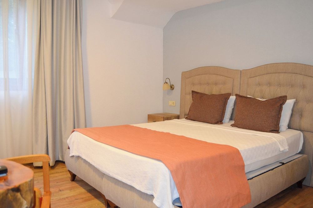 Akkan Hotel Standard Room 5