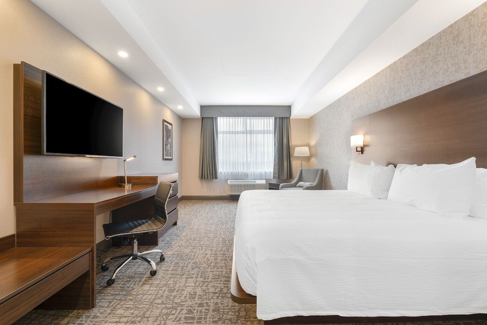 Best Western Plus Mission City Lodge Standard Room, 1 King Bed, Non Smoking, Refrigerator & Microwave 2