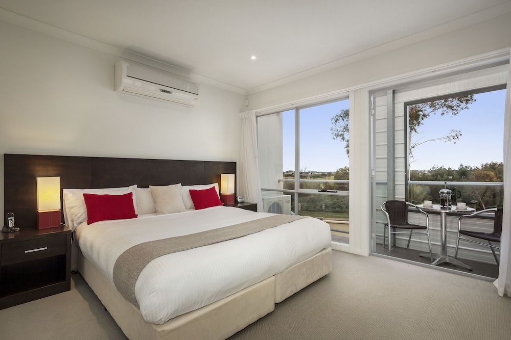 Quest Sanctuary Lakes Two Bedroom Townhouse 2