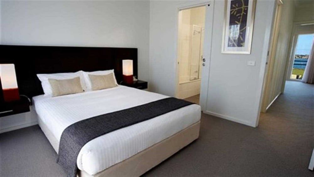 Quest Sanctuary Lakes One Bedroom Townhouse