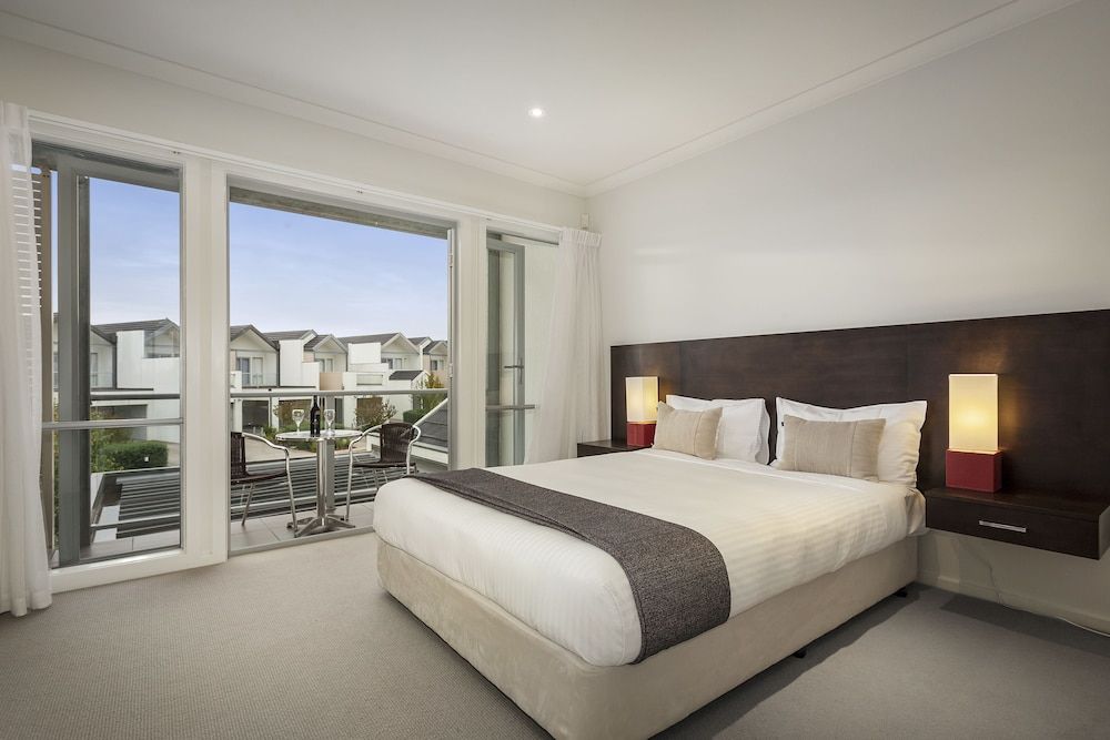 Quest Sanctuary Lakes One Bedroom Townhouse 3