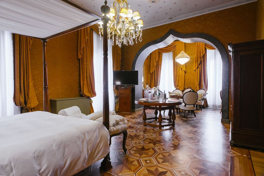 Relais & Chateaux Villa Crespi Premium Suite