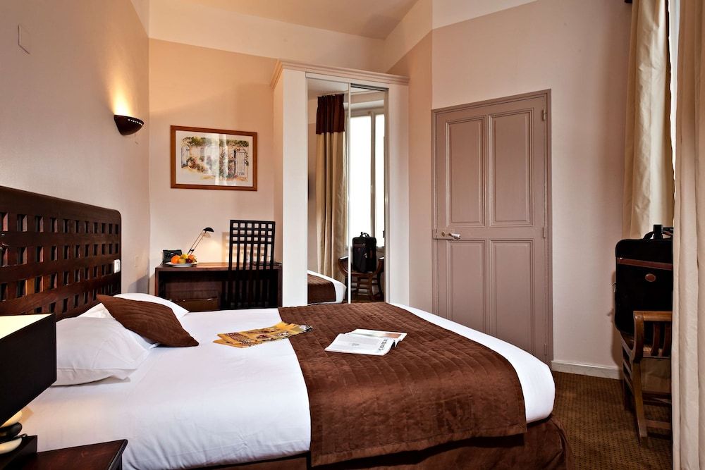 Classic Room, 1 Queen Bed, Non Smoking, City View