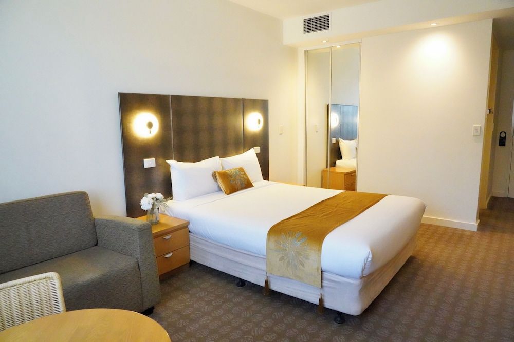 Golden Pebble Hotel Queen Room 3