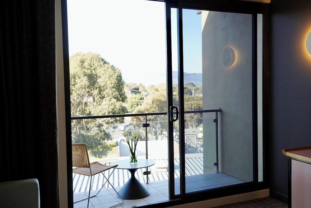 Golden Pebble Hotel Queen Room 4