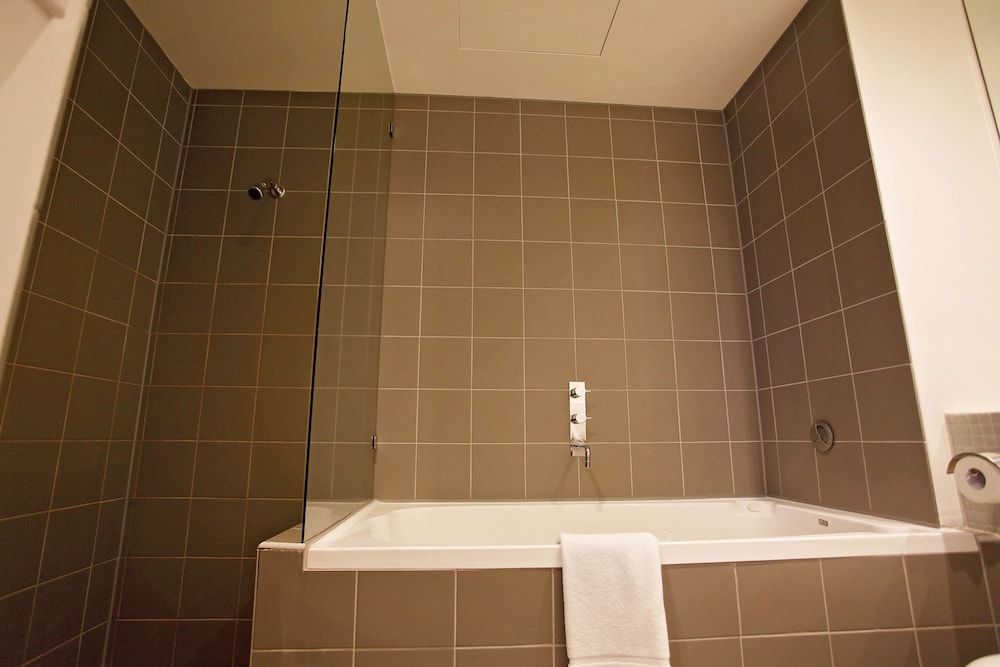 Golden Pebble Hotel Deluxe Suite 7