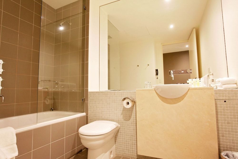 Golden Pebble Hotel King Room 5