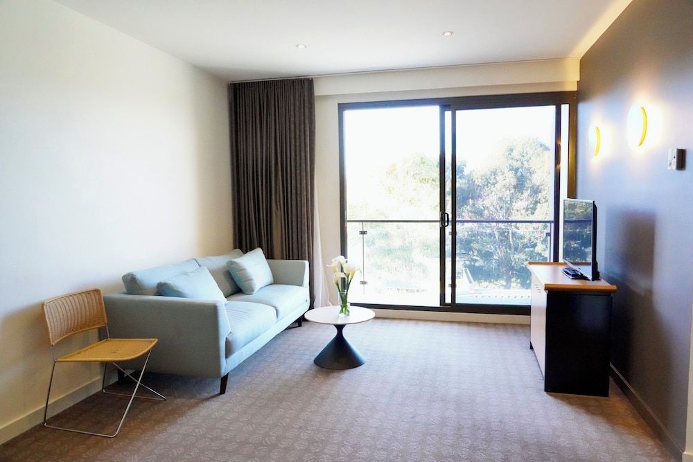 Golden Pebble Hotel Deluxe Suite 16