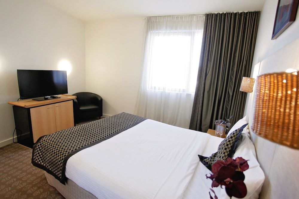 Golden Pebble Hotel Deluxe Suite