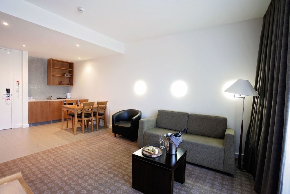 Golden Pebble Hotel Deluxe Suite 14